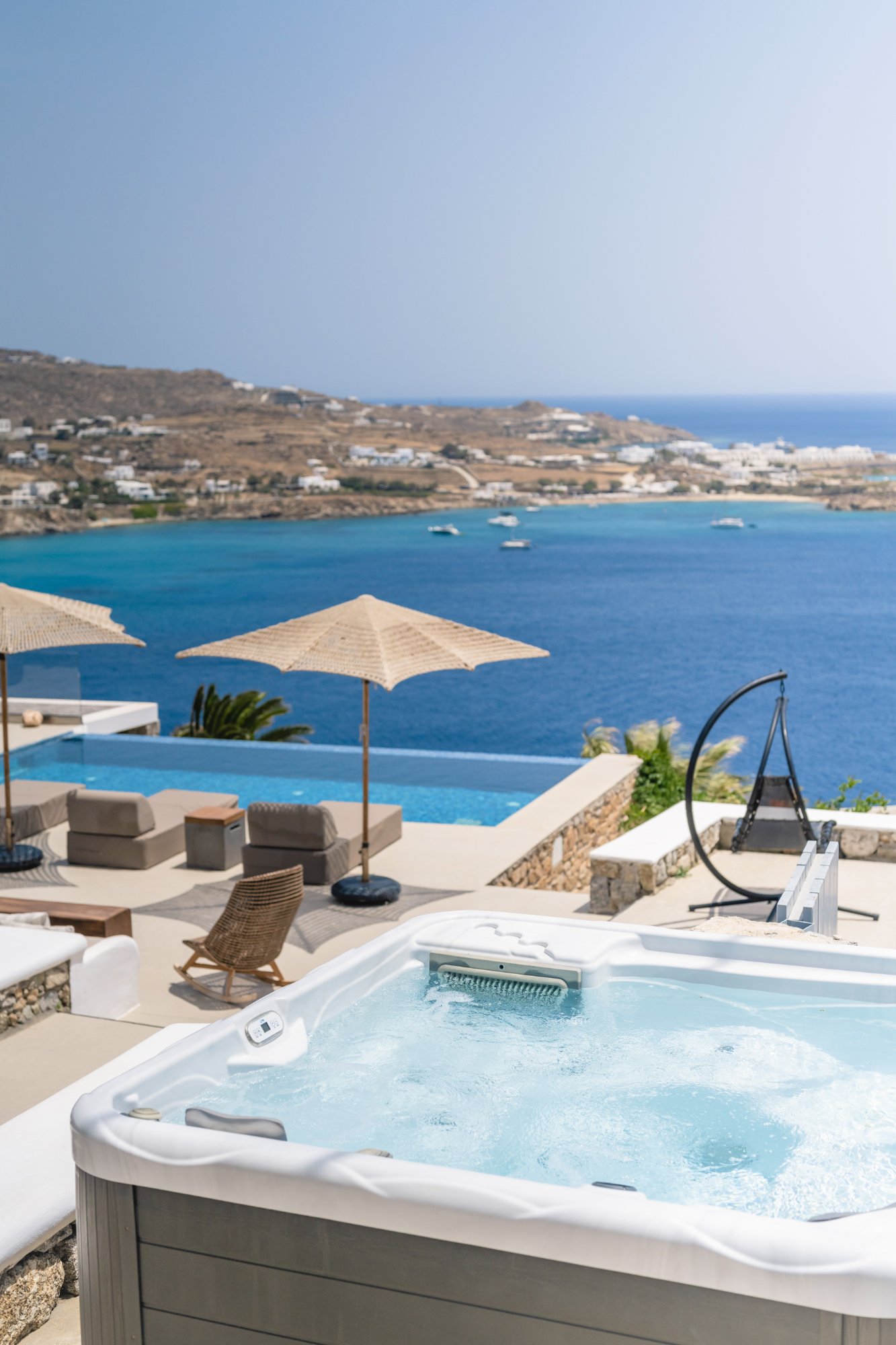Villa Aura — Jacuzzi — Agios Lazaros, Mykonos